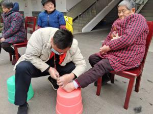 母爱如翼，共赴万里征程